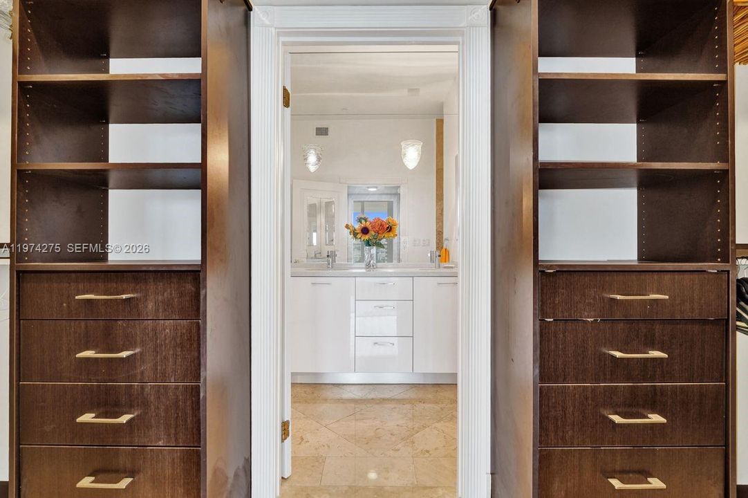 For Sale: $1,150,000 (2 beds, 2 baths, 1490 Square Feet)