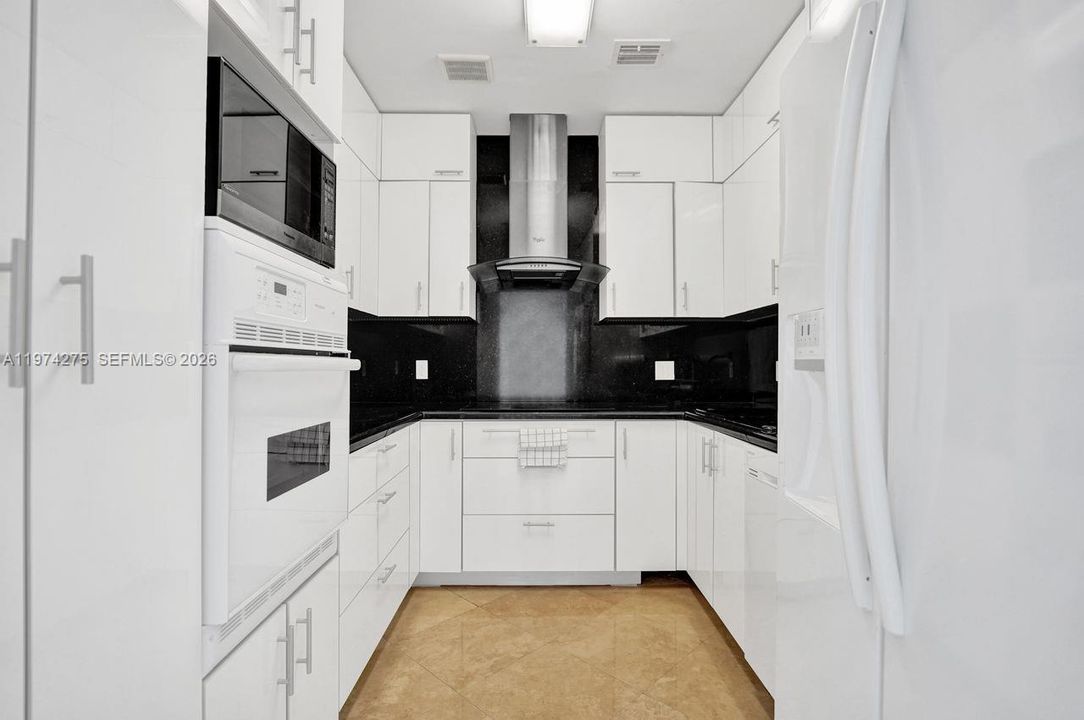 For Sale: $1,150,000 (2 beds, 2 baths, 1490 Square Feet)