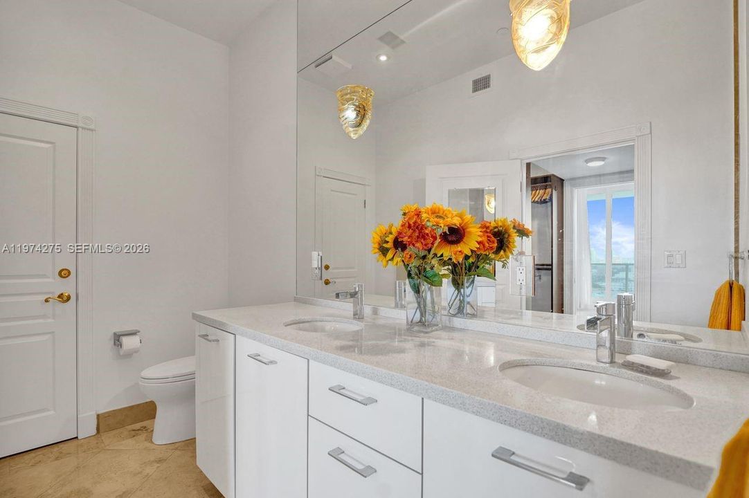 For Sale: $1,150,000 (2 beds, 2 baths, 1490 Square Feet)