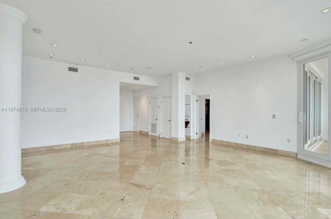 For Sale: $1,150,000 (2 beds, 2 baths, 1490 Square Feet)