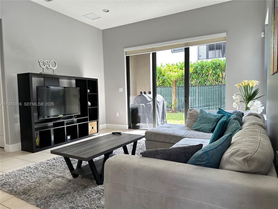 Active With Contract: $3,950 (4 beds, 3 baths, 2433 Square Feet)