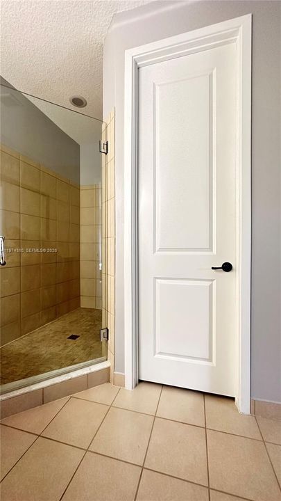 Active With Contract: $3,950 (4 beds, 3 baths, 2433 Square Feet)