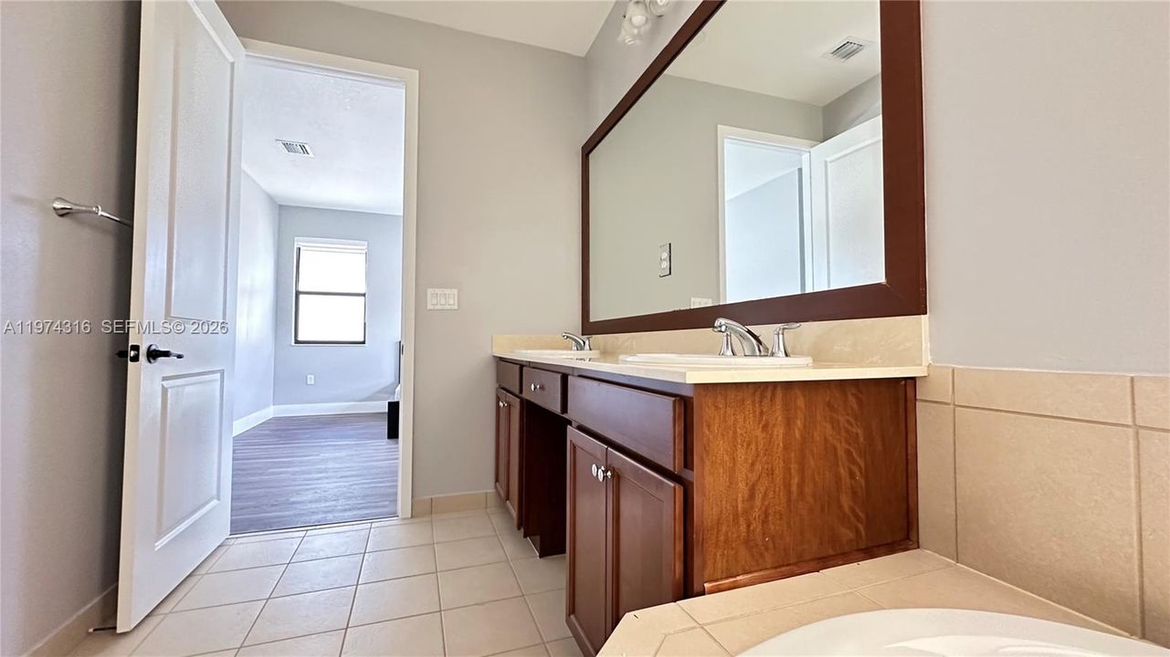 Active With Contract: $3,950 (4 beds, 3 baths, 2433 Square Feet)