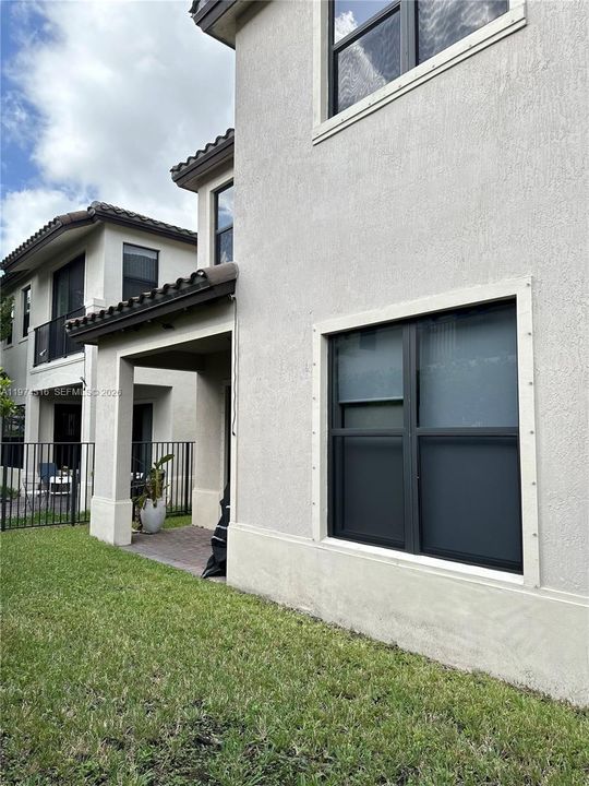 Active With Contract: $3,950 (4 beds, 3 baths, 2433 Square Feet)