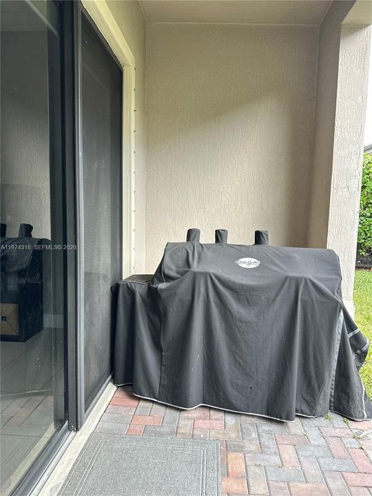 Active With Contract: $3,950 (4 beds, 3 baths, 2433 Square Feet)