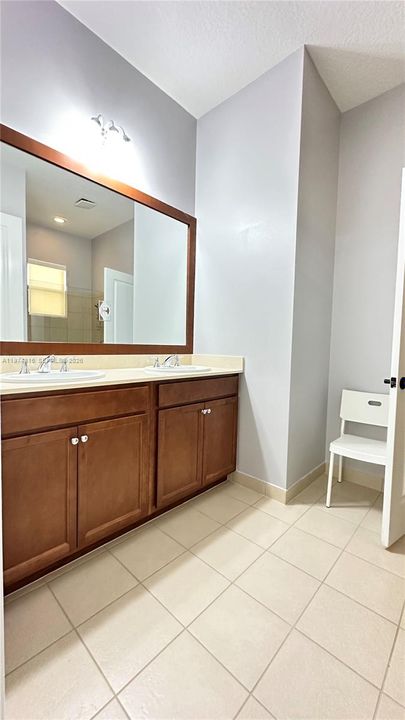 Active With Contract: $3,950 (4 beds, 3 baths, 2433 Square Feet)