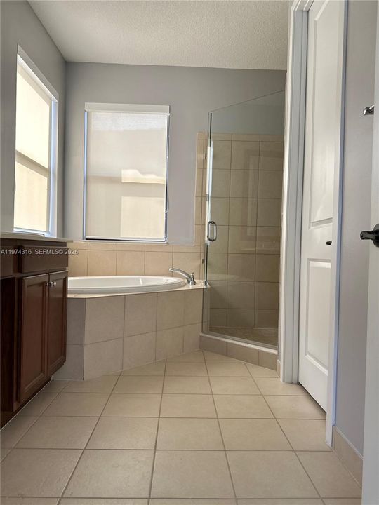 Active With Contract: $3,950 (4 beds, 3 baths, 2433 Square Feet)
