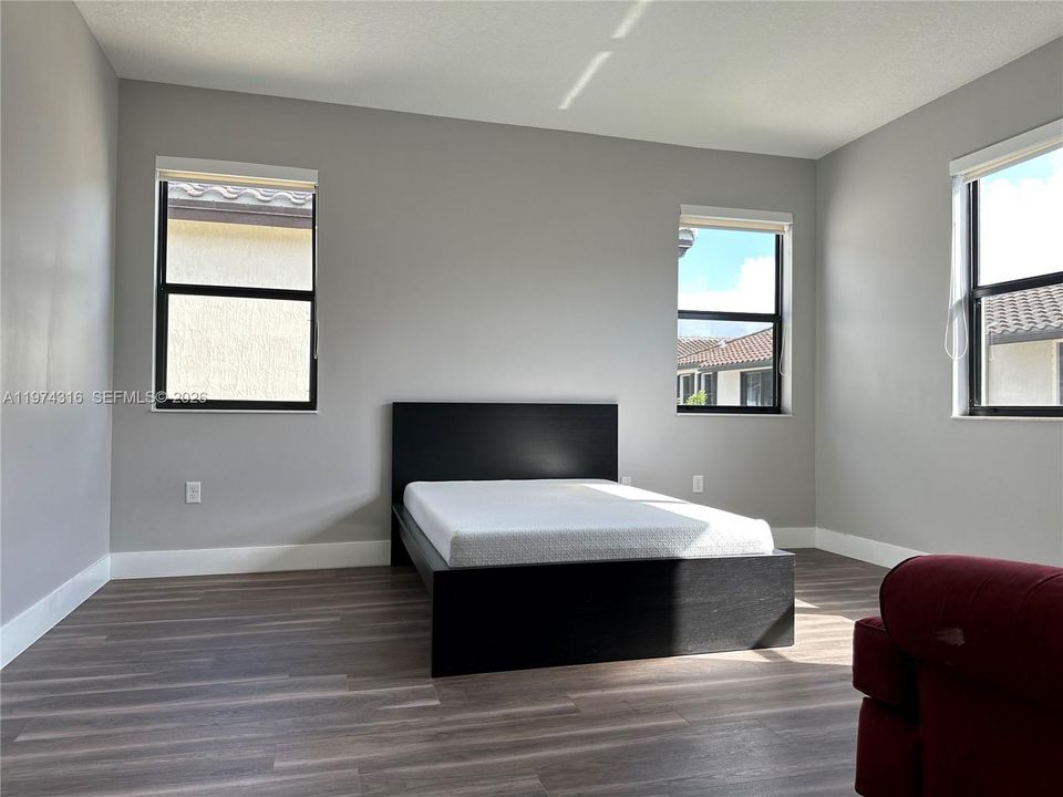 Active With Contract: $3,950 (4 beds, 3 baths, 2433 Square Feet)