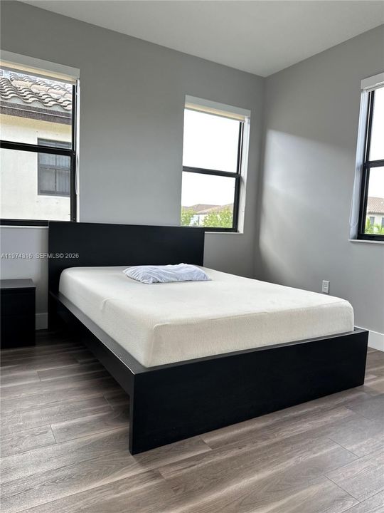 Active With Contract: $3,950 (4 beds, 3 baths, 2433 Square Feet)