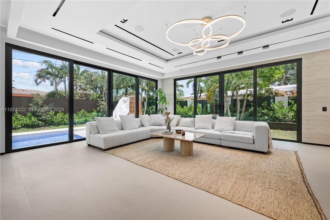 Recently Sold: $3,050,000 (4 beds, 4 baths, 3741 Square Feet)