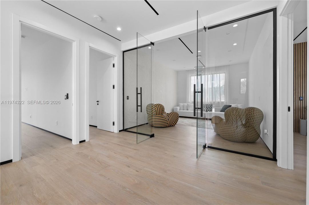 Recently Sold: $3,050,000 (4 beds, 4 baths, 3741 Square Feet)