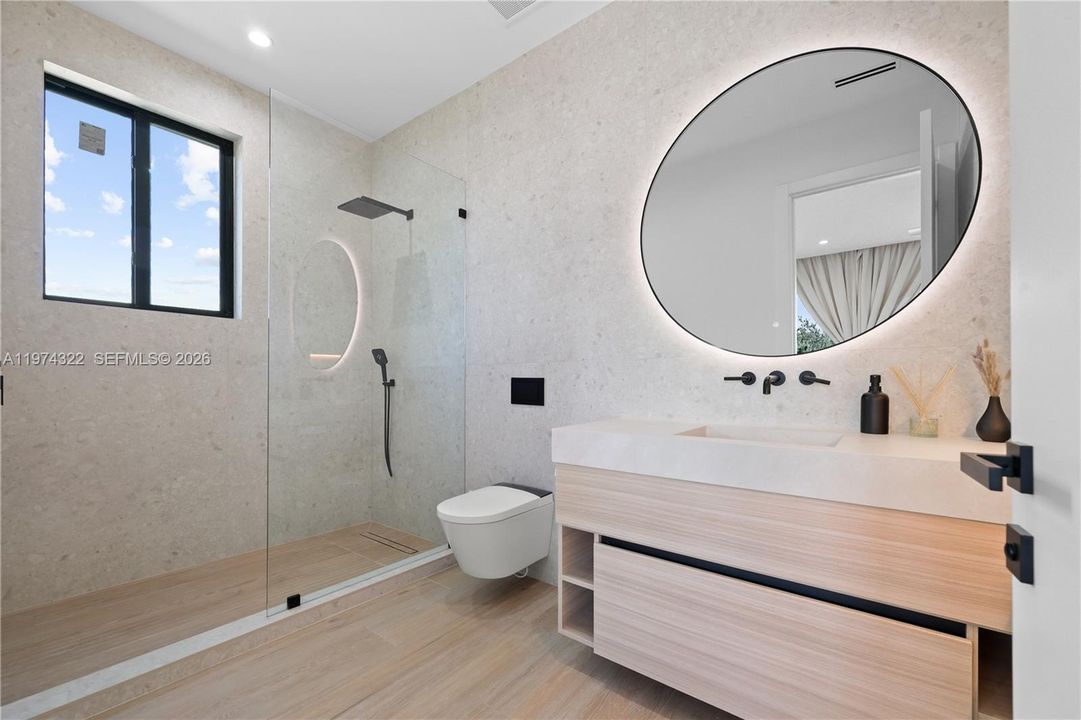 Recently Sold: $3,050,000 (4 beds, 4 baths, 3741 Square Feet)