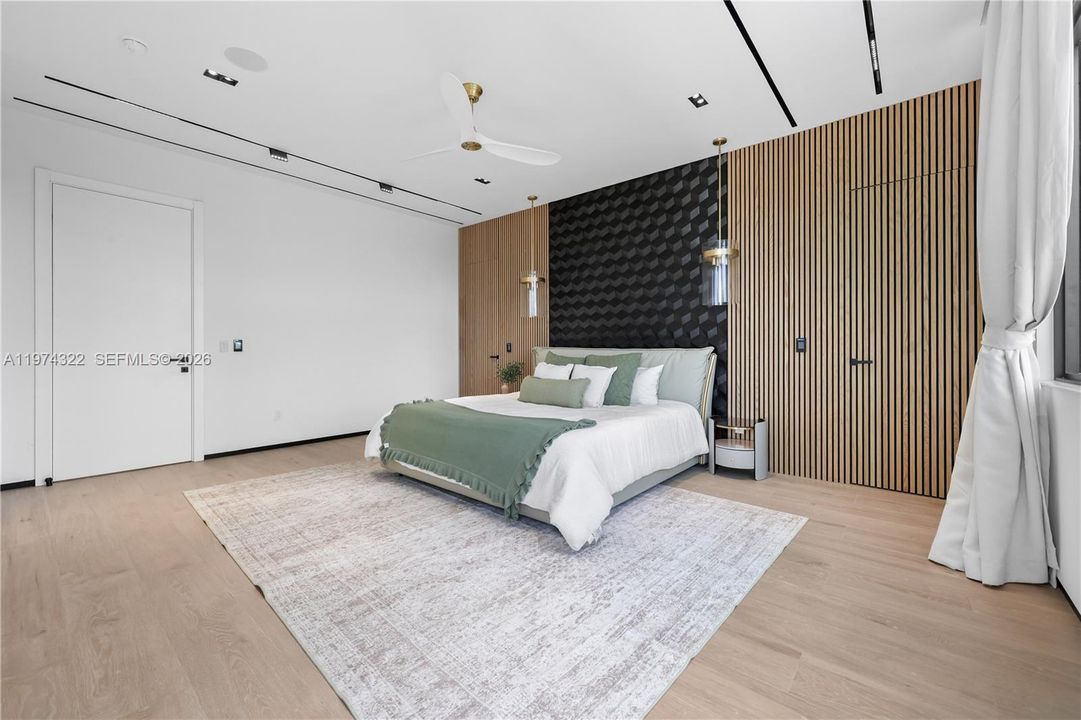 Recently Sold: $3,050,000 (4 beds, 4 baths, 3741 Square Feet)