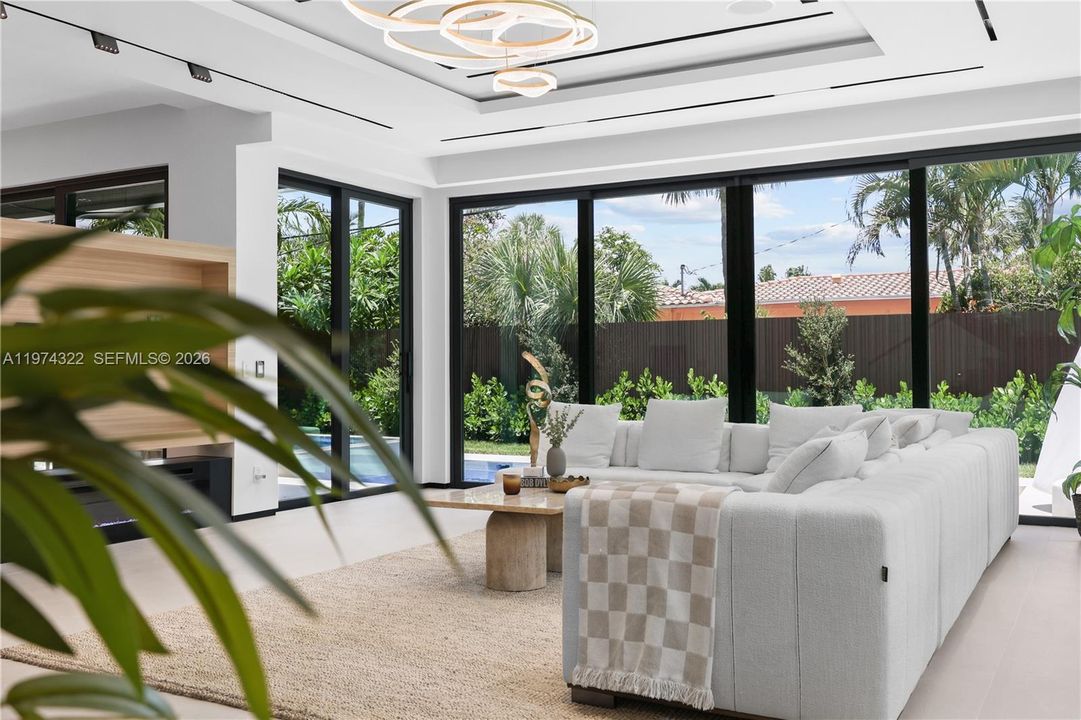Recently Sold: $3,050,000 (4 beds, 4 baths, 3741 Square Feet)