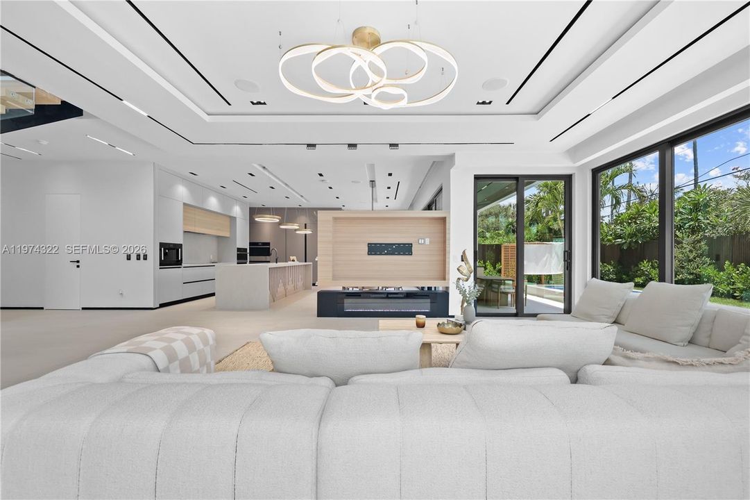 Recently Sold: $3,050,000 (4 beds, 4 baths, 3741 Square Feet)