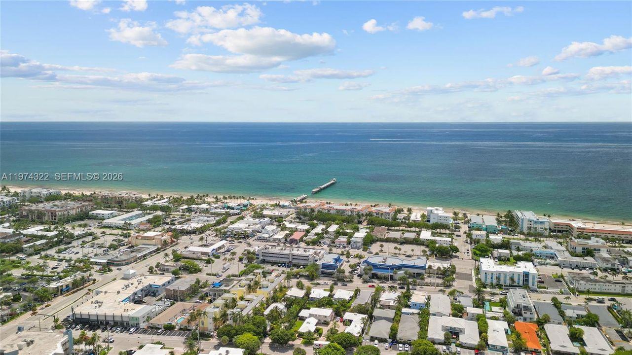 Recently Sold: $3,050,000 (4 beds, 4 baths, 3741 Square Feet)