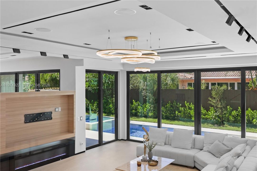 Recently Sold: $3,050,000 (4 beds, 4 baths, 3741 Square Feet)