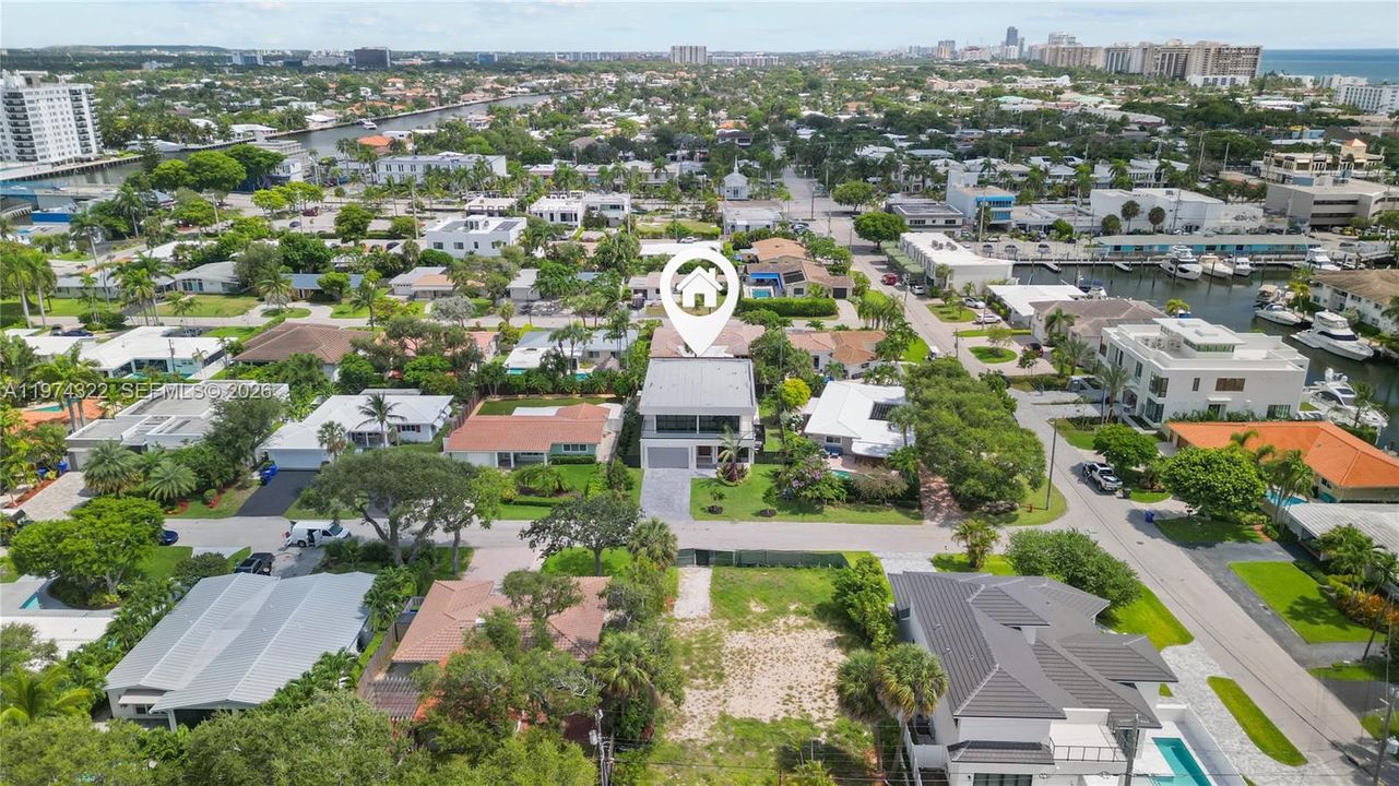 Recently Sold: $3,050,000 (4 beds, 4 baths, 3741 Square Feet)