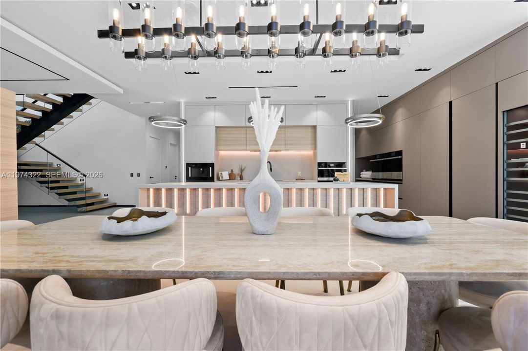 Recently Sold: $3,050,000 (4 beds, 4 baths, 3741 Square Feet)