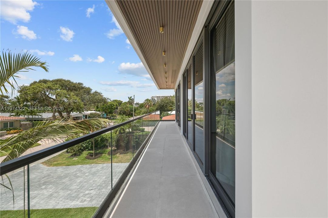 Recently Sold: $3,050,000 (4 beds, 4 baths, 3741 Square Feet)