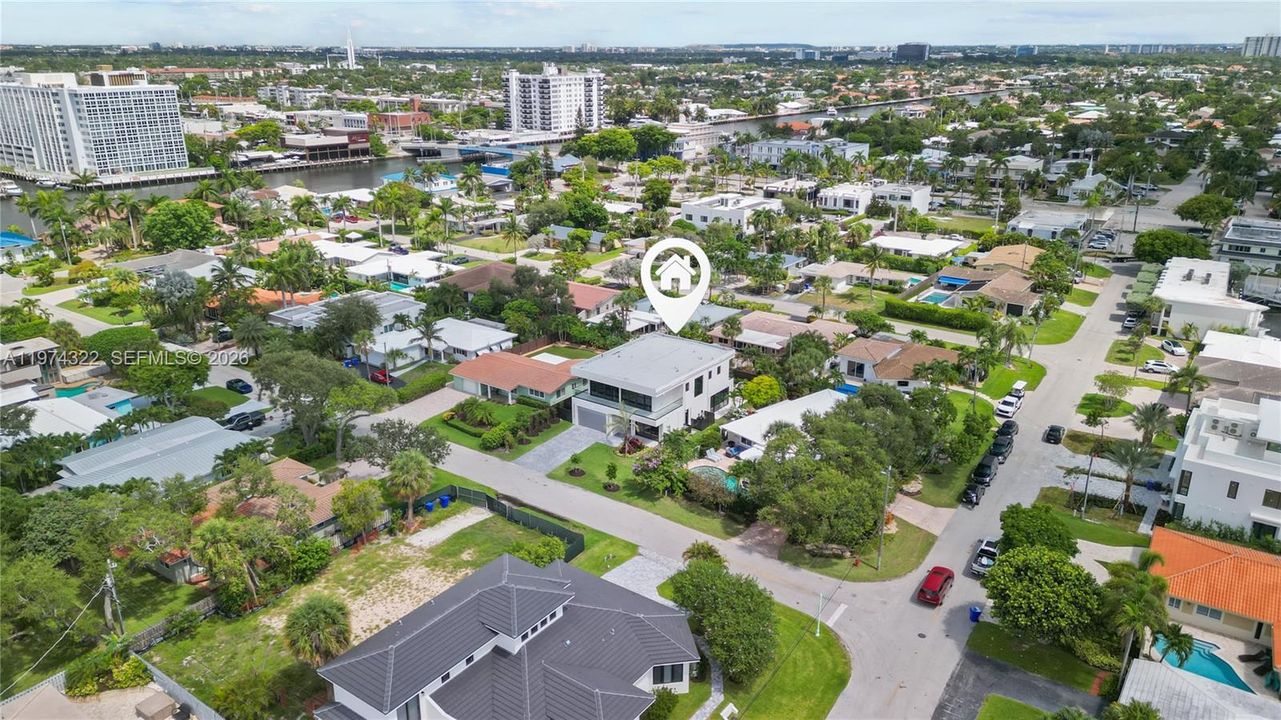 Recently Sold: $3,050,000 (4 beds, 4 baths, 3741 Square Feet)