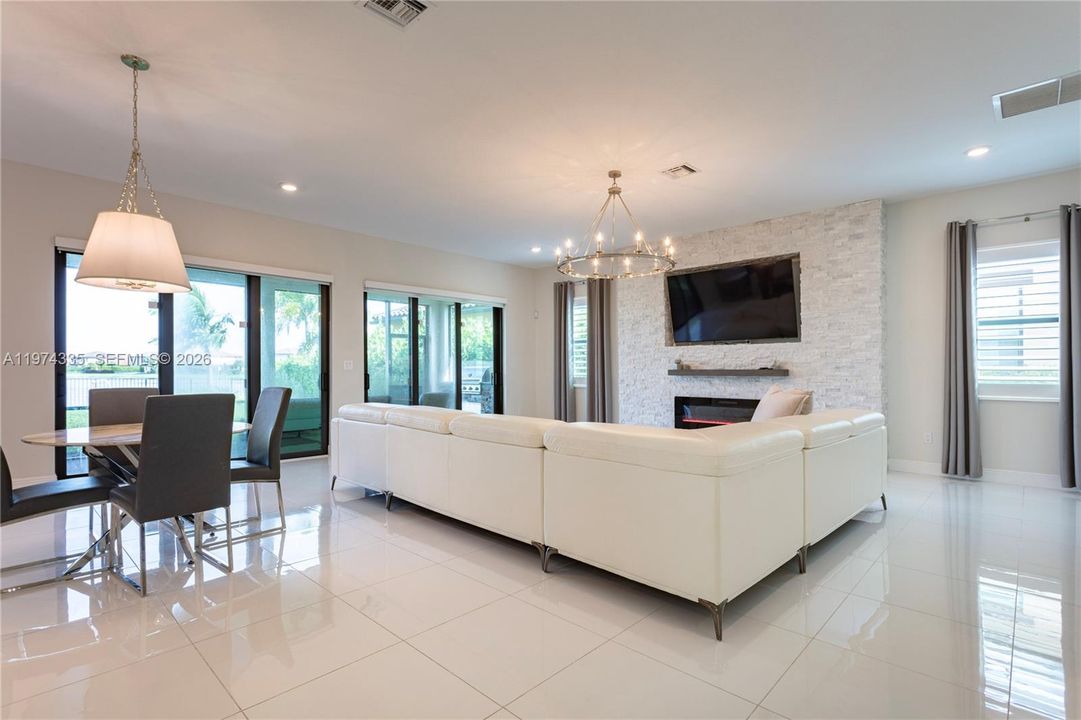 Recientemente alquilado: $8,000 (5 camas, 3 baños, 3790 Pies cuadrados)
