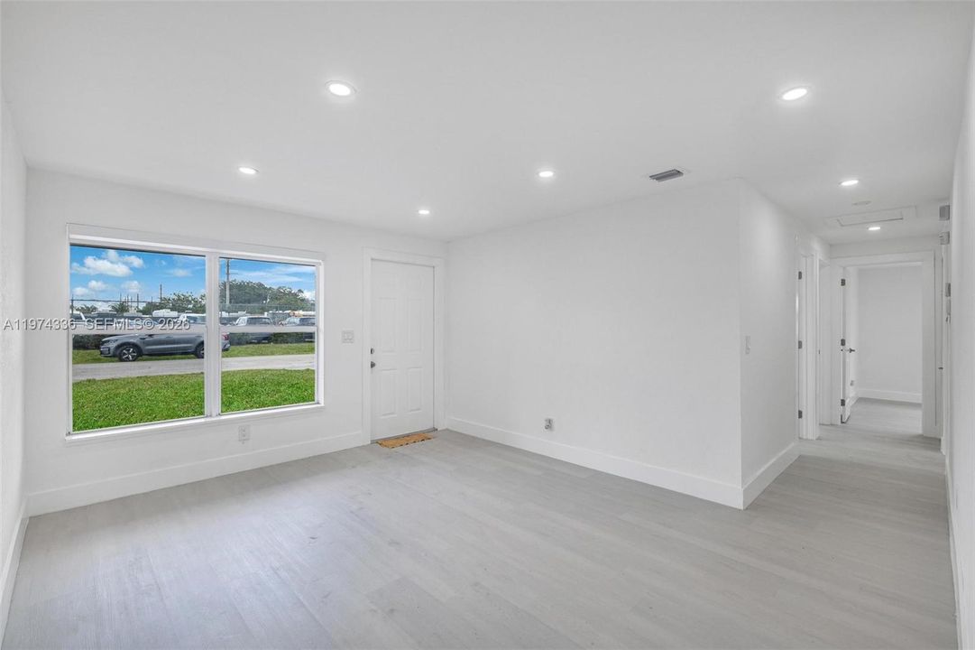 Под контрактом: $495,000 (4 спален, 2 ванн, 1100 Квадратных фут)