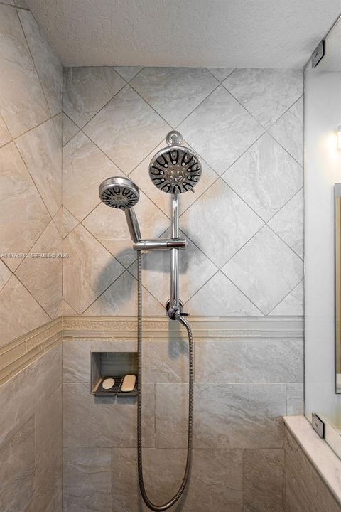 Vendido Recientemente: $970,000 (2 camas, 2 baños, 2460 Pies cuadrados)