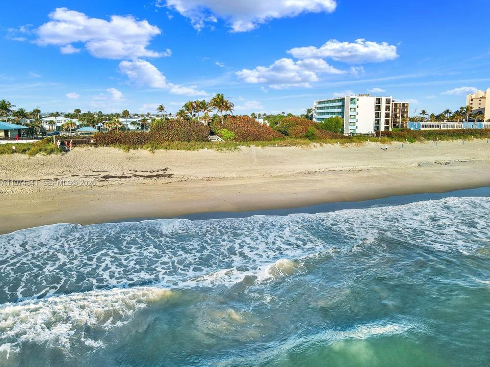 Vendido Recientemente: $970,000 (2 camas, 2 baños, 2460 Pies cuadrados)