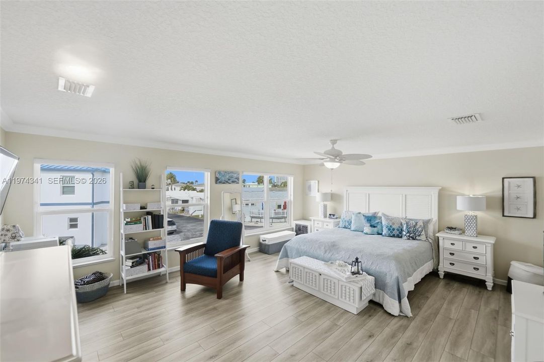 Vendido Recientemente: $970,000 (2 camas, 2 baños, 2460 Pies cuadrados)