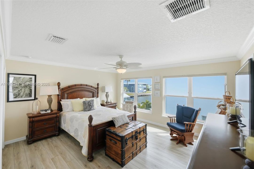 Vendido Recientemente: $970,000 (2 camas, 2 baños, 2460 Pies cuadrados)