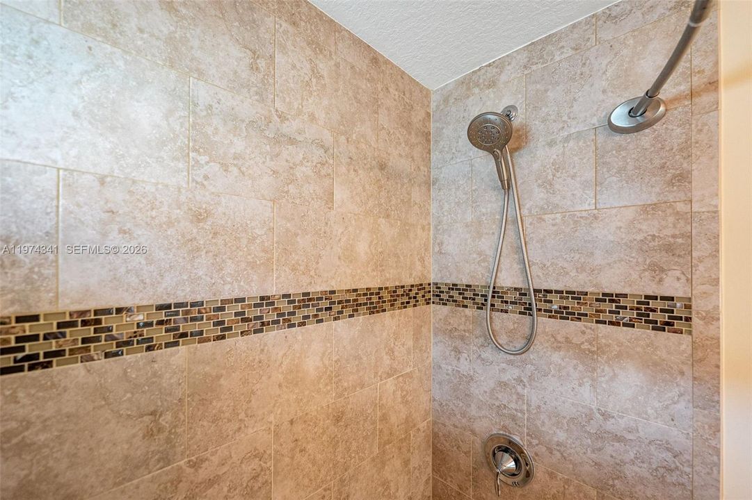 Vendido Recientemente: $970,000 (2 camas, 2 baños, 2460 Pies cuadrados)