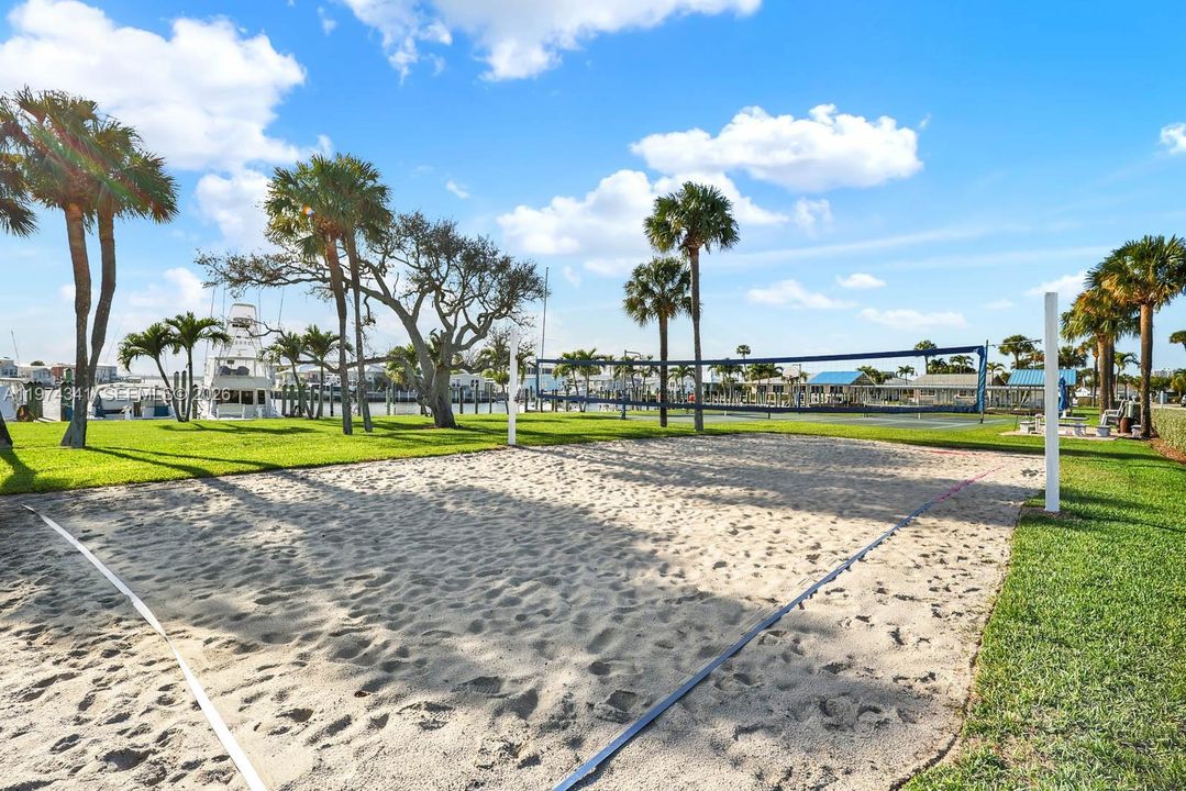 Vendido Recientemente: $970,000 (2 camas, 2 baños, 2460 Pies cuadrados)