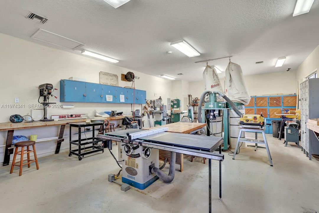 Vendido Recientemente: $970,000 (2 camas, 2 baños, 2460 Pies cuadrados)