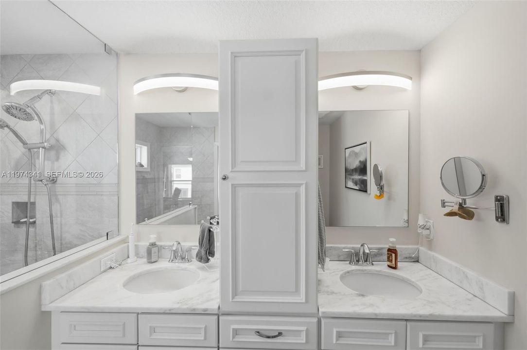 Vendido Recientemente: $970,000 (2 camas, 2 baños, 2460 Pies cuadrados)