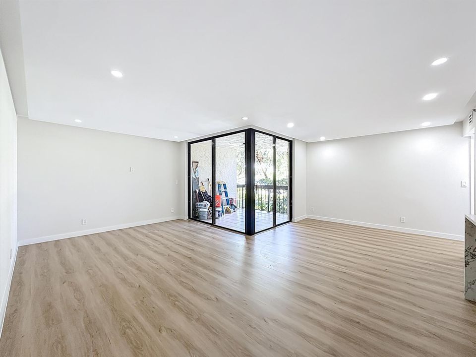 955 Egret Circle #207-33
