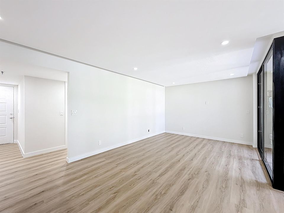 955 Egret Circle #207-32