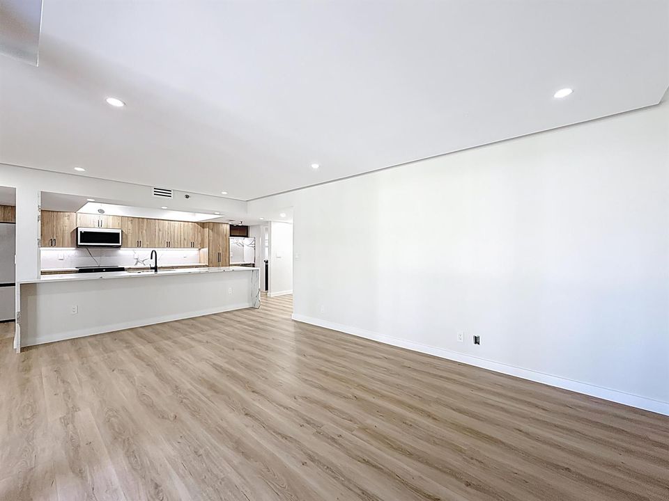 955 Egret Circle #207-31