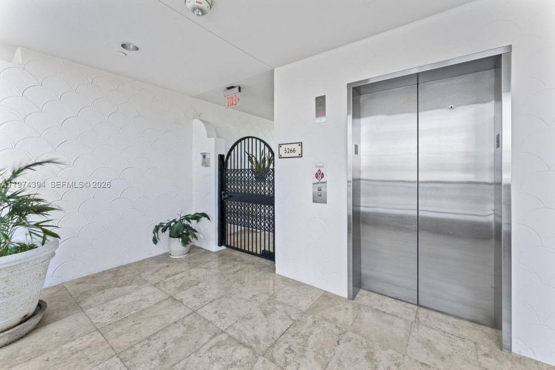 For Sale: $5,775,000 (3 beds, 3 baths, 2740 Square Feet)