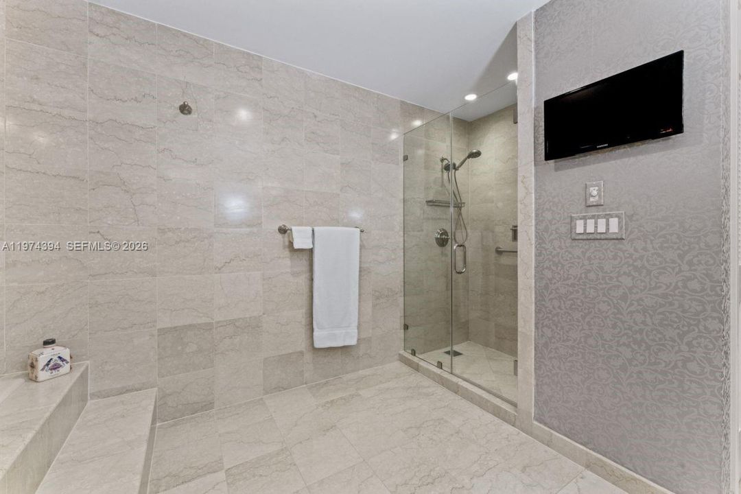 For Sale: $5,775,000 (3 beds, 3 baths, 2740 Square Feet)