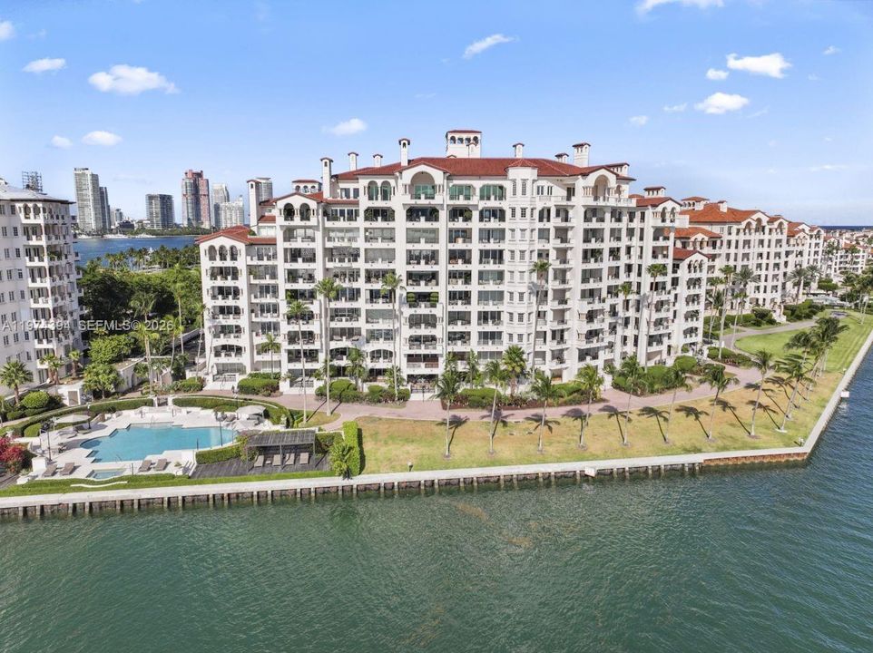 For Sale: $5,775,000 (3 beds, 3 baths, 2740 Square Feet)
