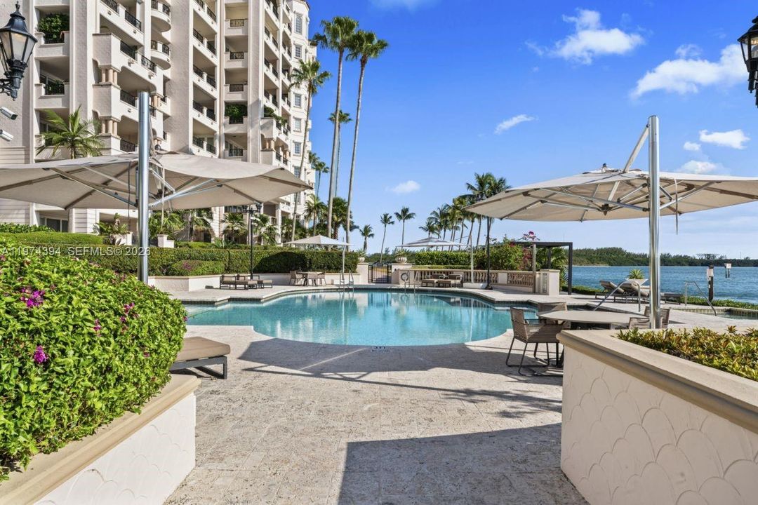 For Sale: $5,775,000 (3 beds, 3 baths, 2740 Square Feet)