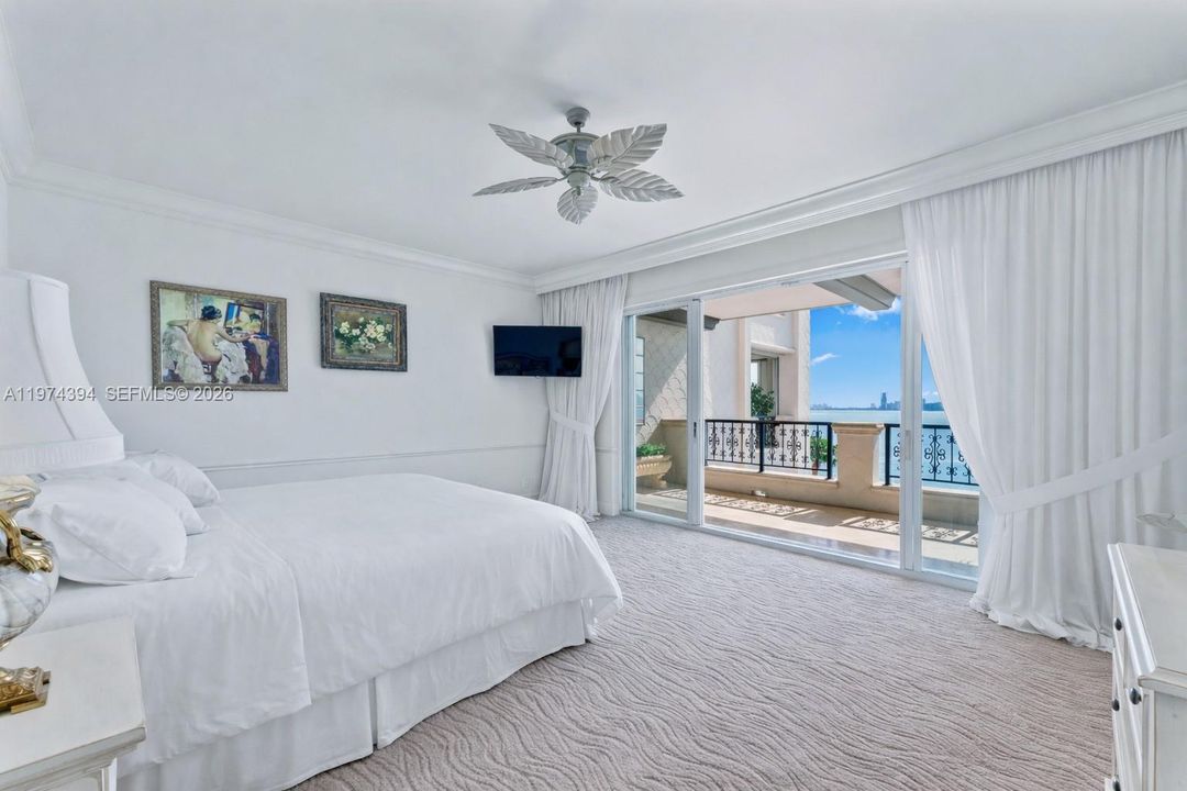 For Sale: $5,775,000 (3 beds, 3 baths, 2740 Square Feet)