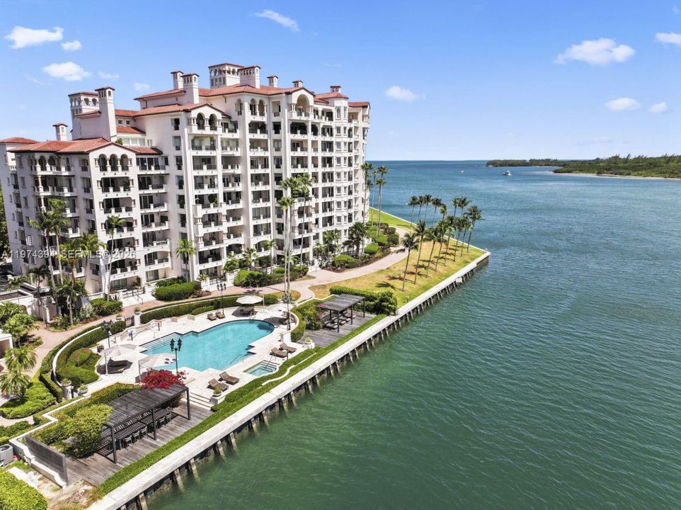 For Sale: $5,775,000 (3 beds, 3 baths, 2740 Square Feet)