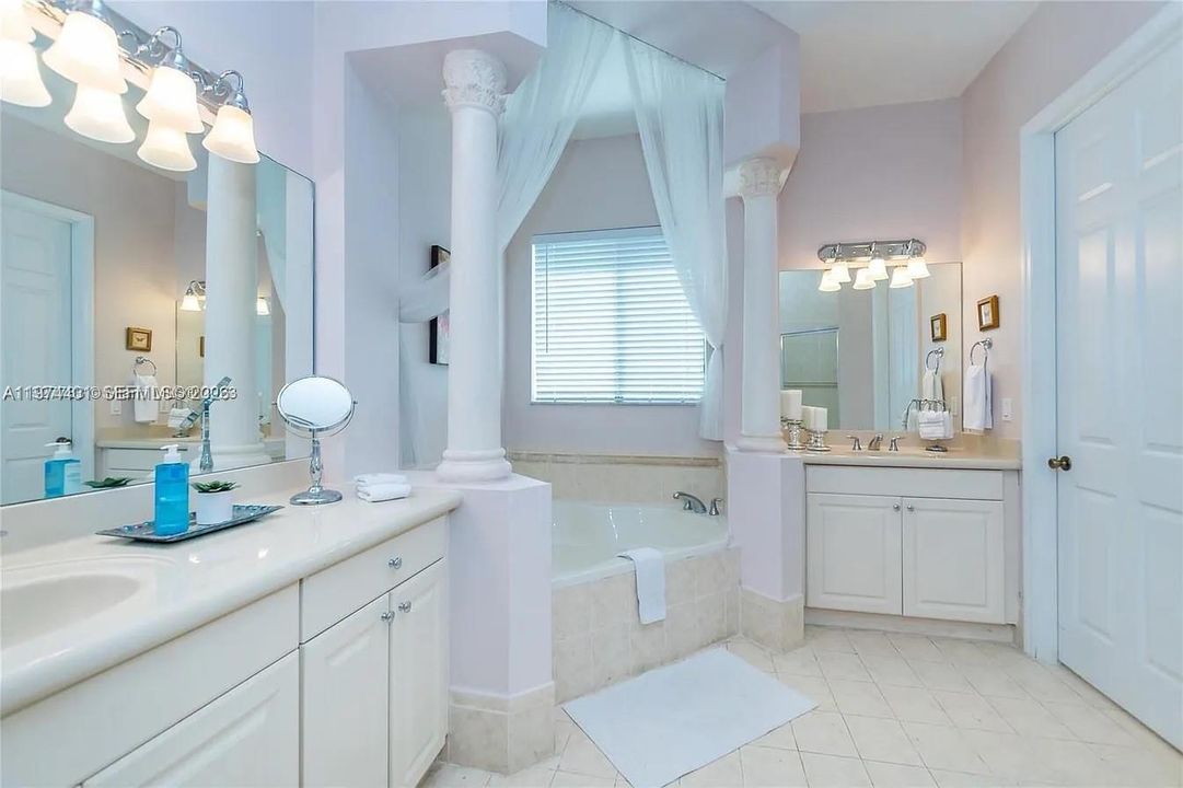 Active With Contract: $5,000 (4 beds, 3 baths, 2552 Square Feet)