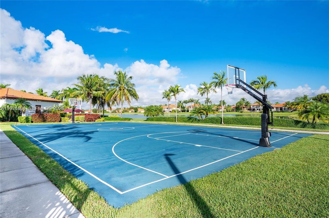 Active With Contract: $5,000 (4 beds, 3 baths, 2552 Square Feet)