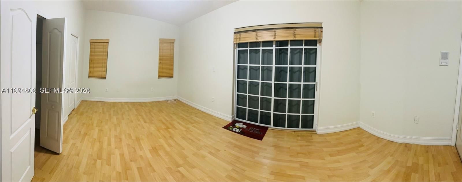 For Rent: $1,300 (1 beds, 1 baths, 1990 Square Feet)