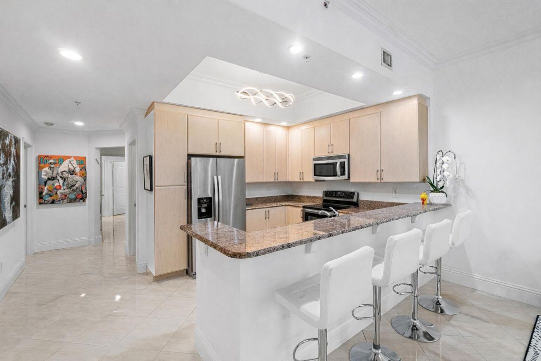 Spacious Kitchen w/ Sunset Views