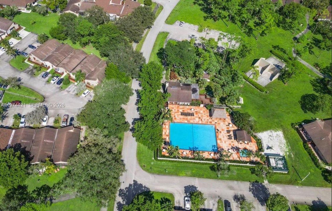 Под контрактом: $395,000 (3 спален, 2 ванн, 1200 Квадратных фут)
