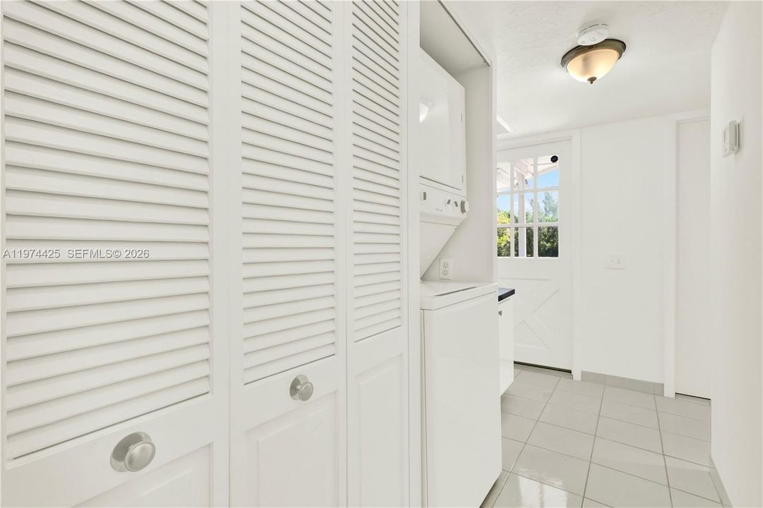 Recently Sold: $1,800,000 (4 beds, 3 baths, 3319 Square Feet)